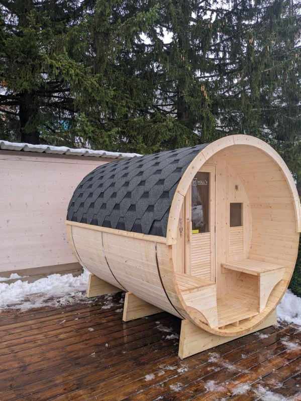Sauna extérieur en bois au chalet Les Airelles