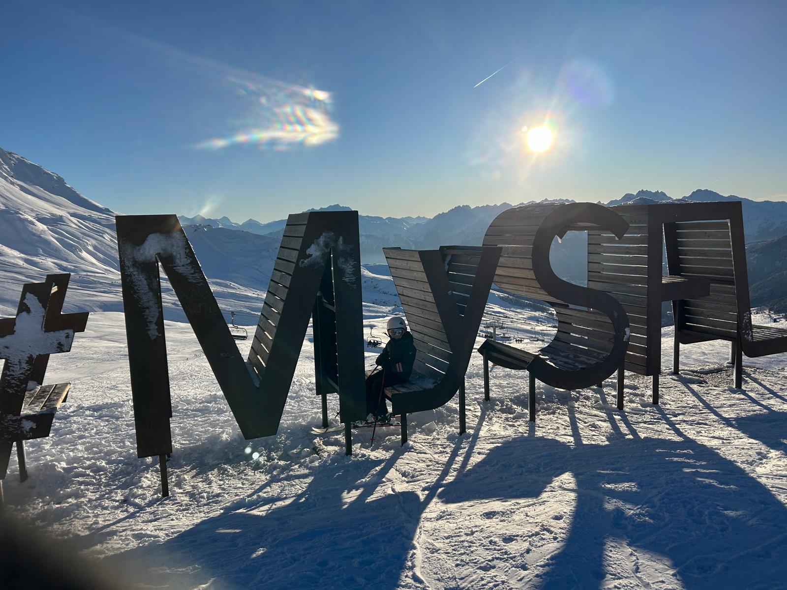 Panneau #MYSFL sur les pistes enneigées de Saint-François-Longchamp